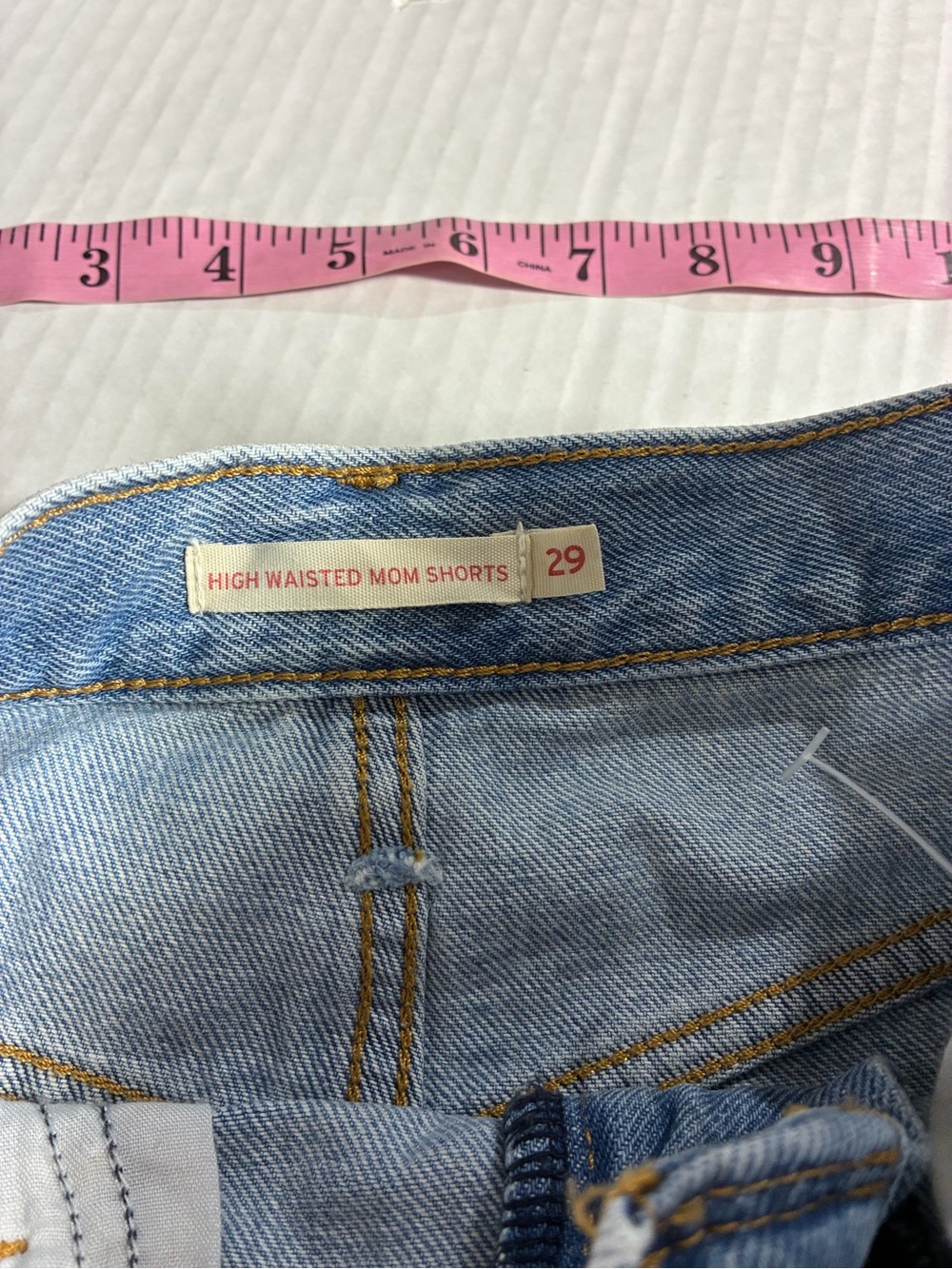 LEVI'S HIGH RISE MOM SHORT - Picture 10 of 16